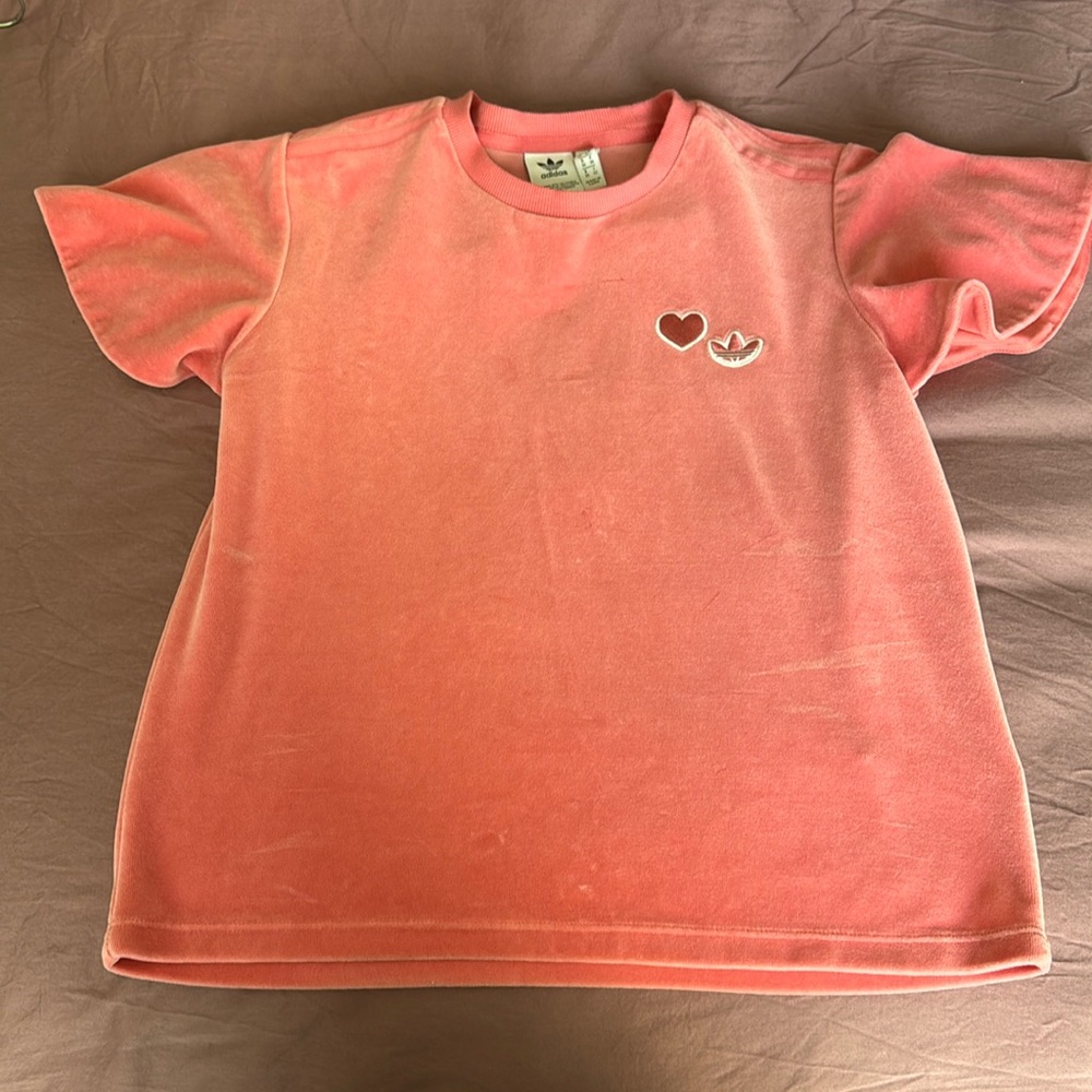 Adidas shirt 💕